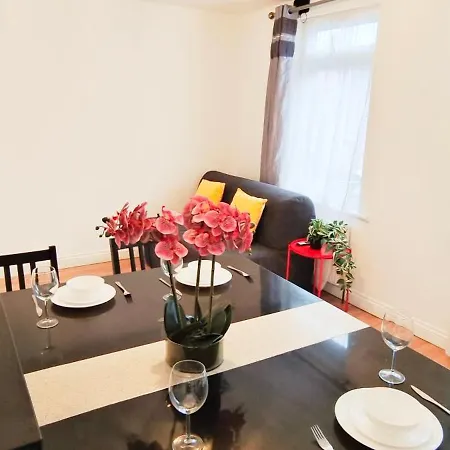 Iris Apartment In Wembley Londen Buitenkant foto