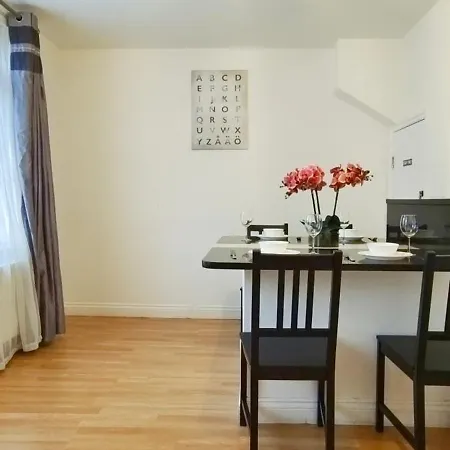 Iris Apartment In Wembley Londen Buitenkant foto