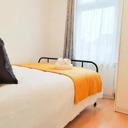 Iris Apartment In Wembley Londen Buitenkant foto