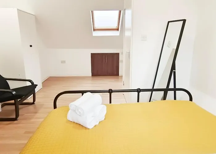Iris Apartment In Wembley