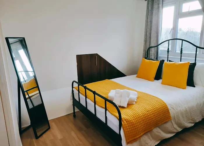 Iris Apartment In Wembley